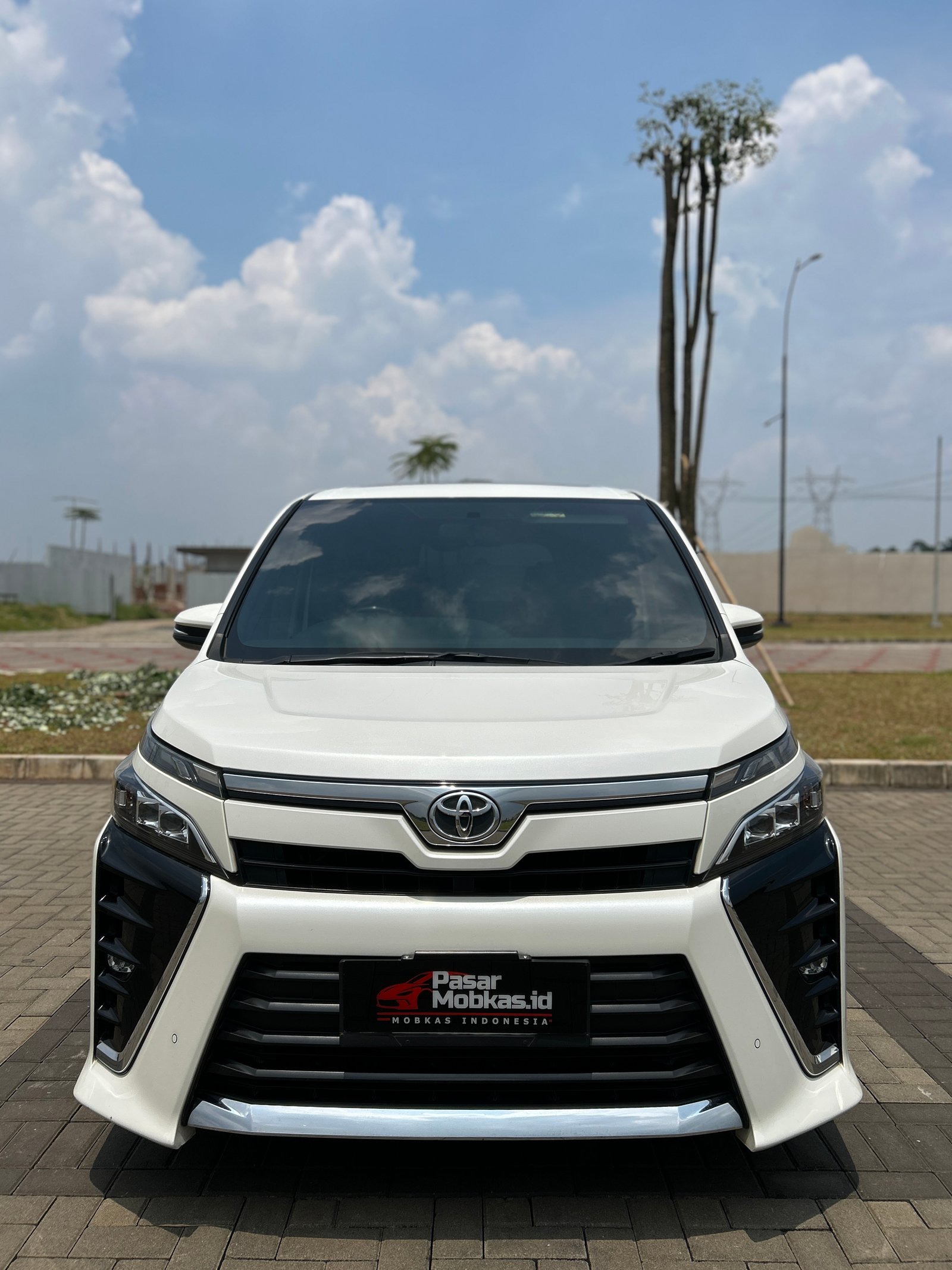 TOYOTA VOXY 2.0