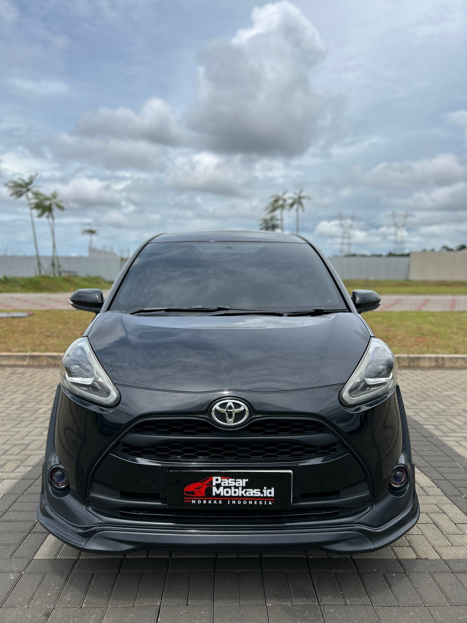 TOYOTA SIENTA Q