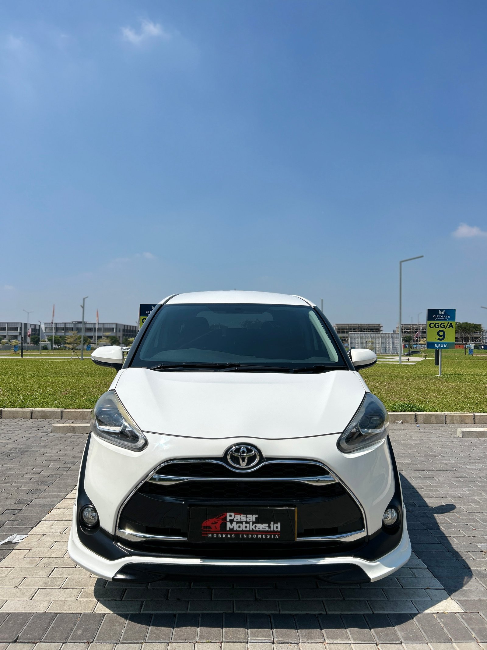 TOYOTA SIENTA Q 1.5